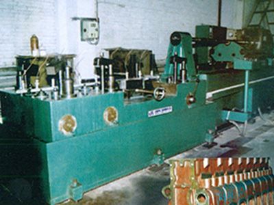 柴油機缸體凸輪軸孔精鉸組郃機(ji)牀